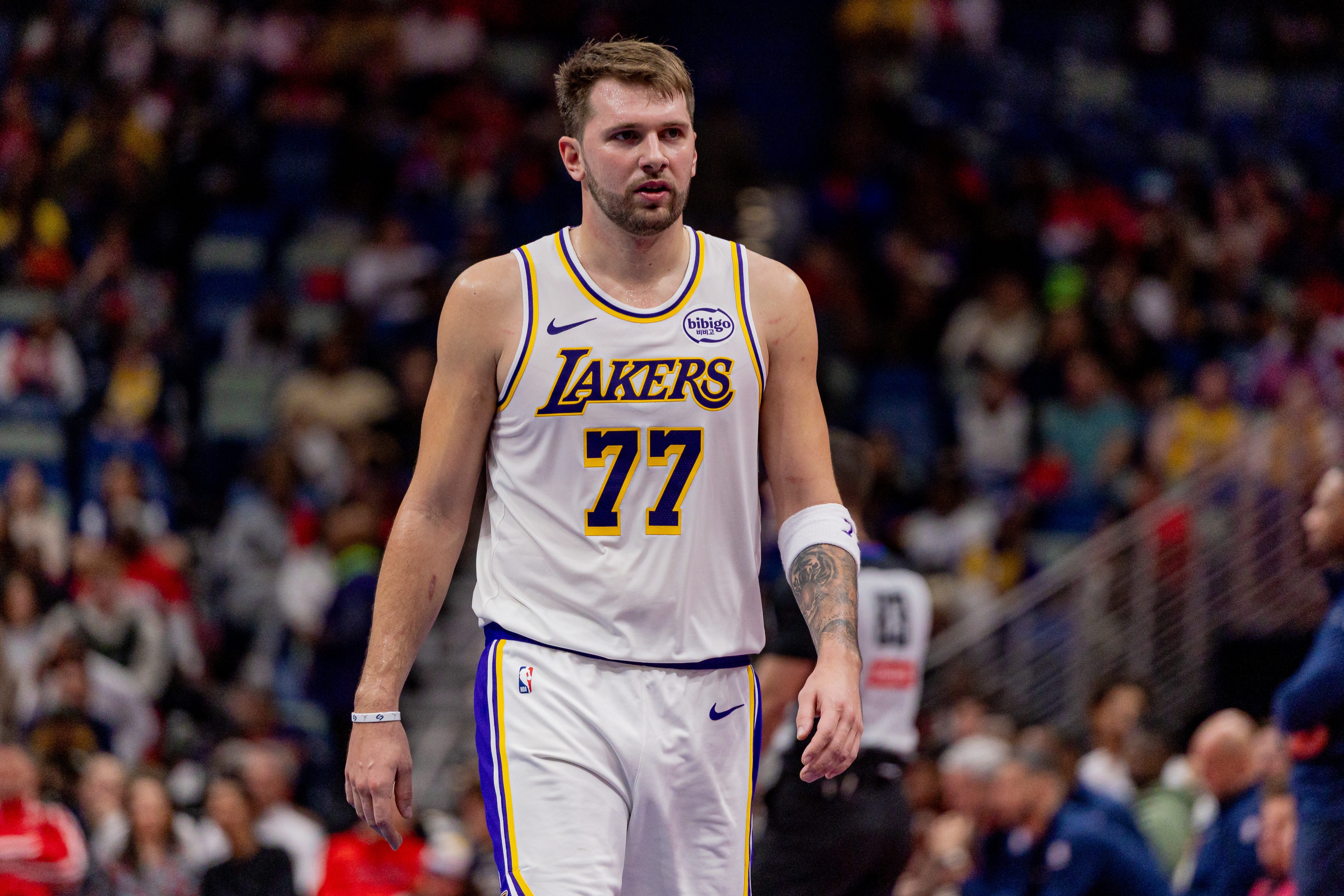 PP模拟器免费试玩-小伙子还得练！埃奇库姆伸手试图断球 东契奇直接起手拿到三罚